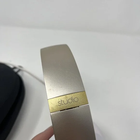 Gold Beats by Dre Studio 2.0 Over-Ear Wired Headphones B0500 W/ Case Tested - Picture 5 of 11